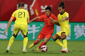 习惯性地抬